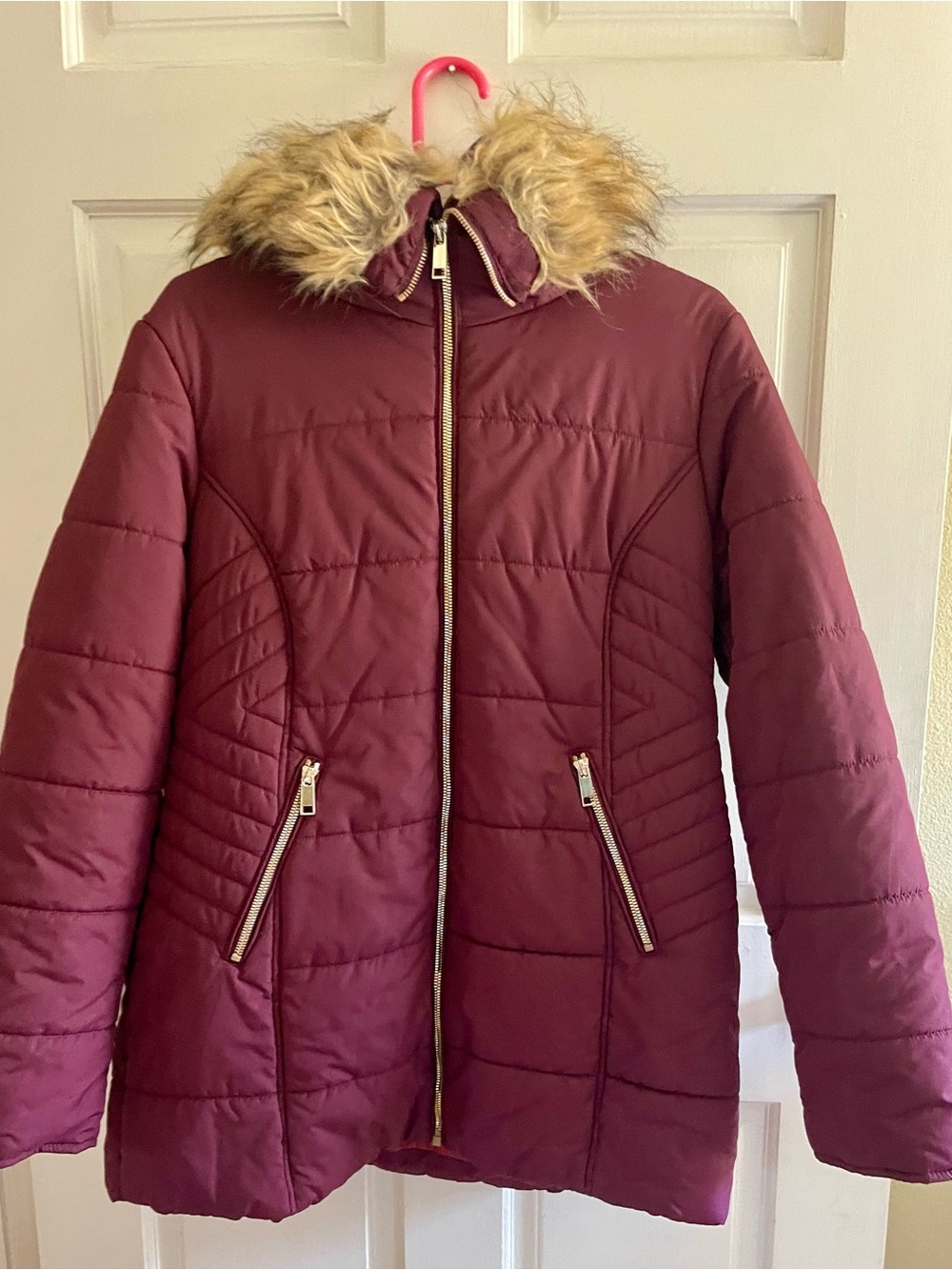 Women's Quilted Hooded Puffer Coat with Faux-Fur Trim - Burgundy